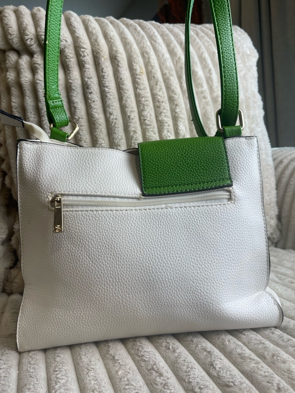 Chelsea & Violet Blush White Pebbled Leather Shoulder Bag with Green Flap - Picture 4 of 7